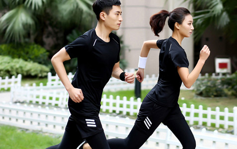 戶(hù)外運(yùn)動(dòng)穿的T恤衫，定制速干T恤